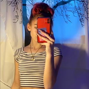 Black and white crop top shirt